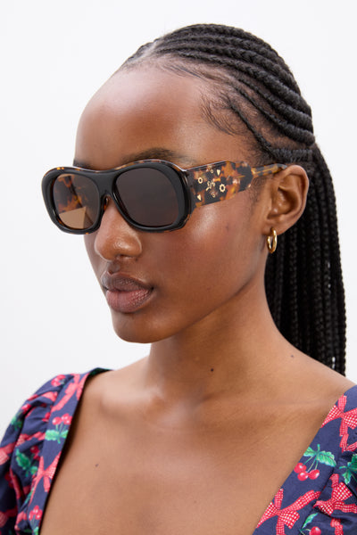 oversized navigator sunglasses in tort