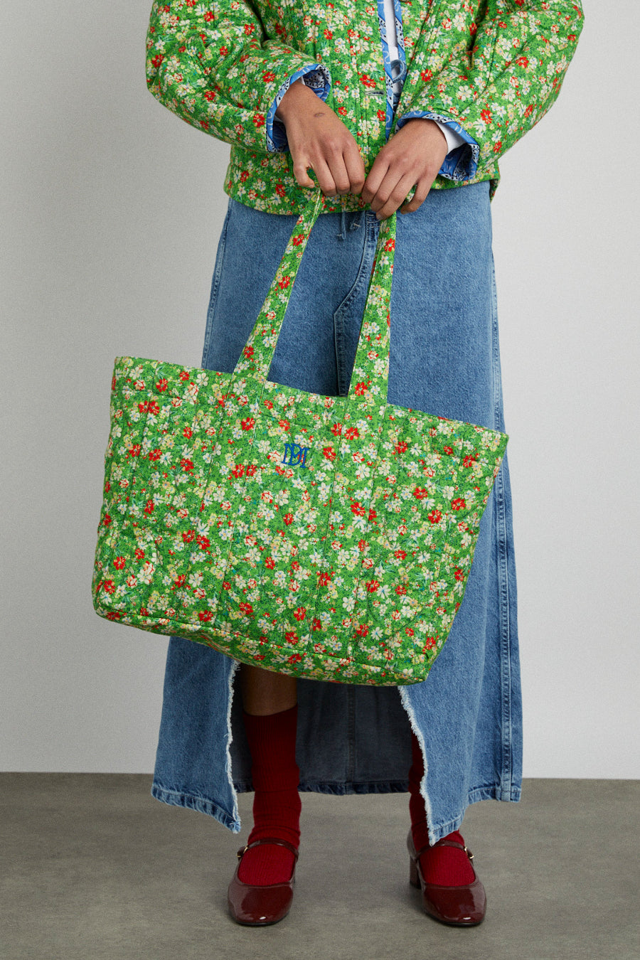 padded tote in reversible floral