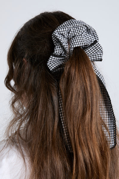 gingham bow scrunchie in black & ecru