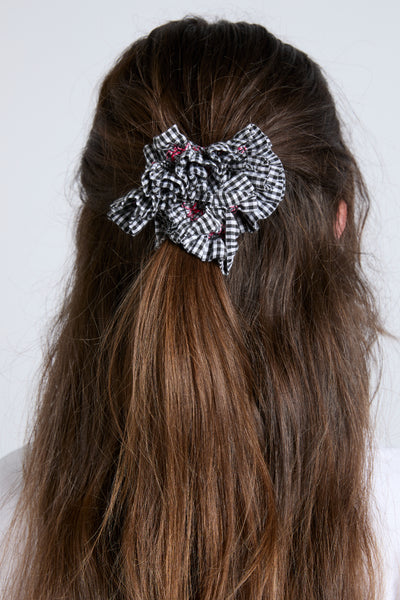 garter scrunchie in black & ecru gingham with stitch detail