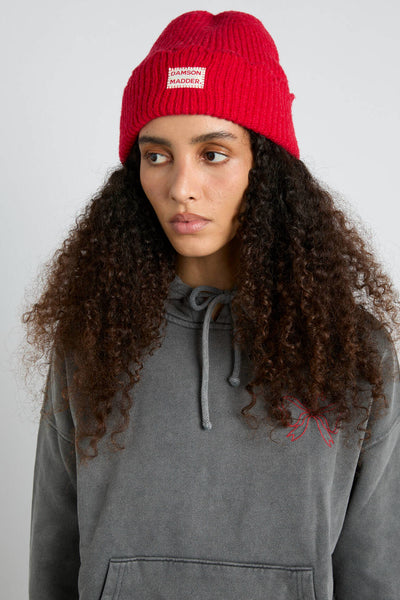 scalloped edge beanie - red