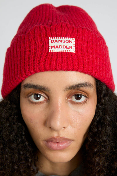 scalloped edge beanie - red