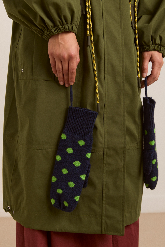 string mittens -navy & lime spot