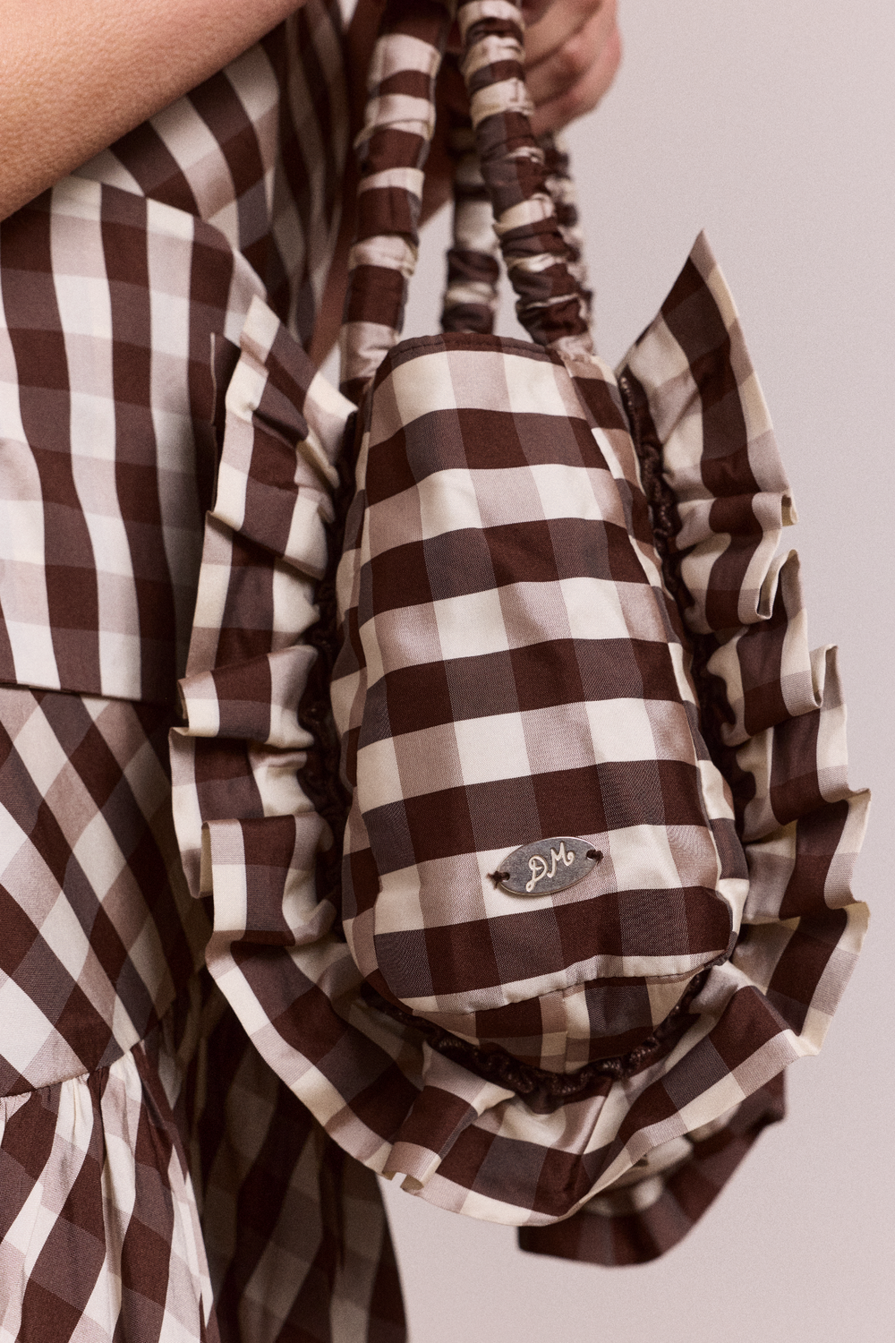 alani ruffle bag - choc & mint