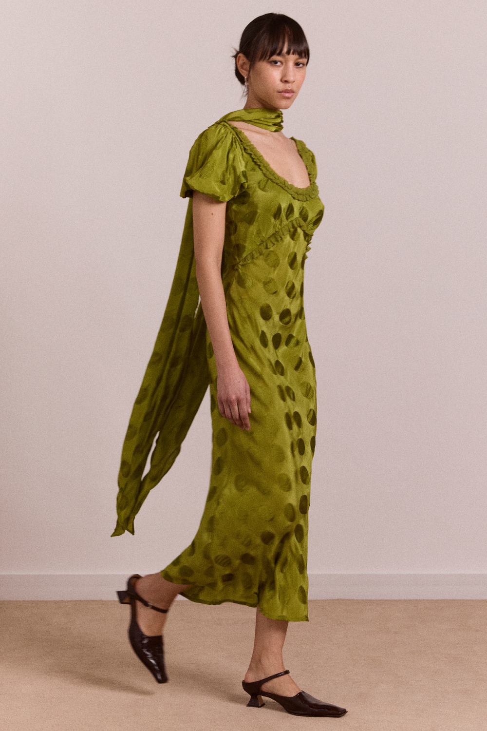 green spot midi dress Women's Green Spot Shirred Cuff Midi Dress