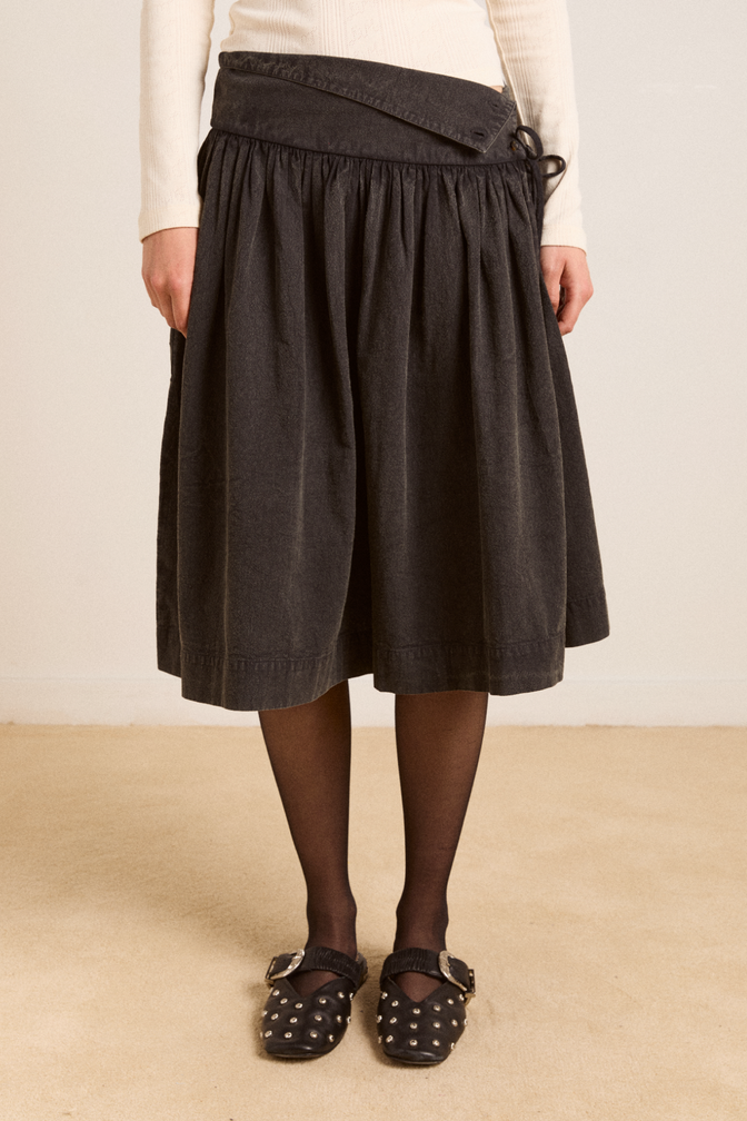 fia volume knee length skirt - carbon