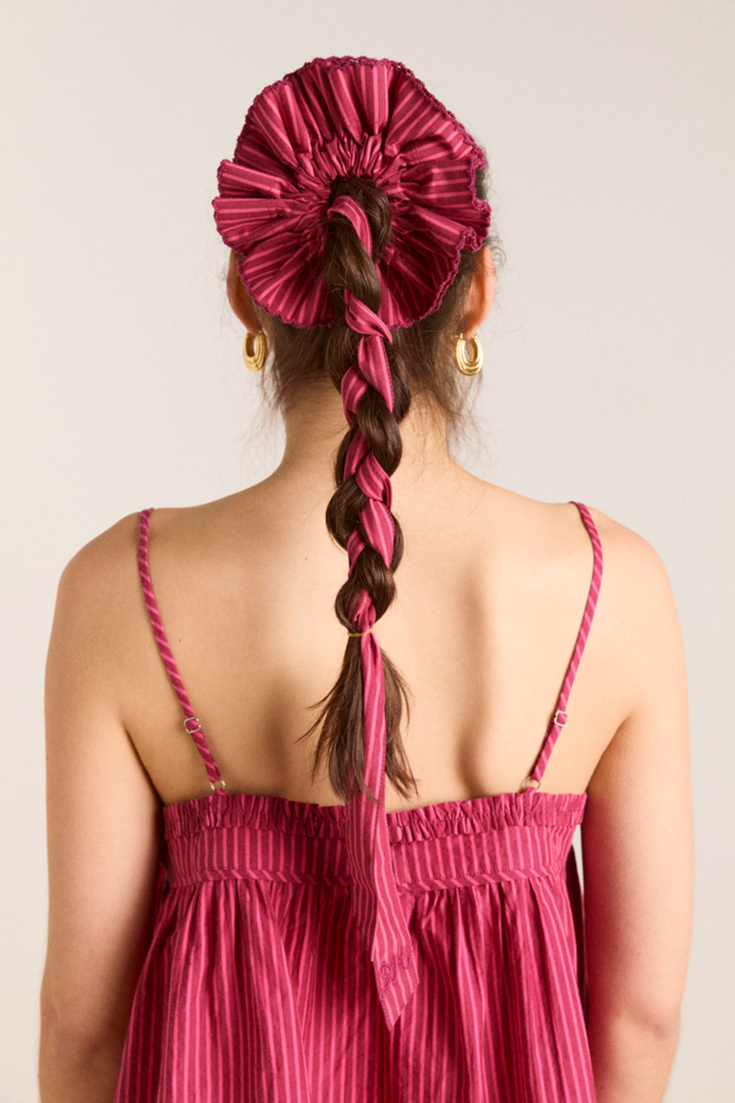 garter bun wrap in berry business stripe