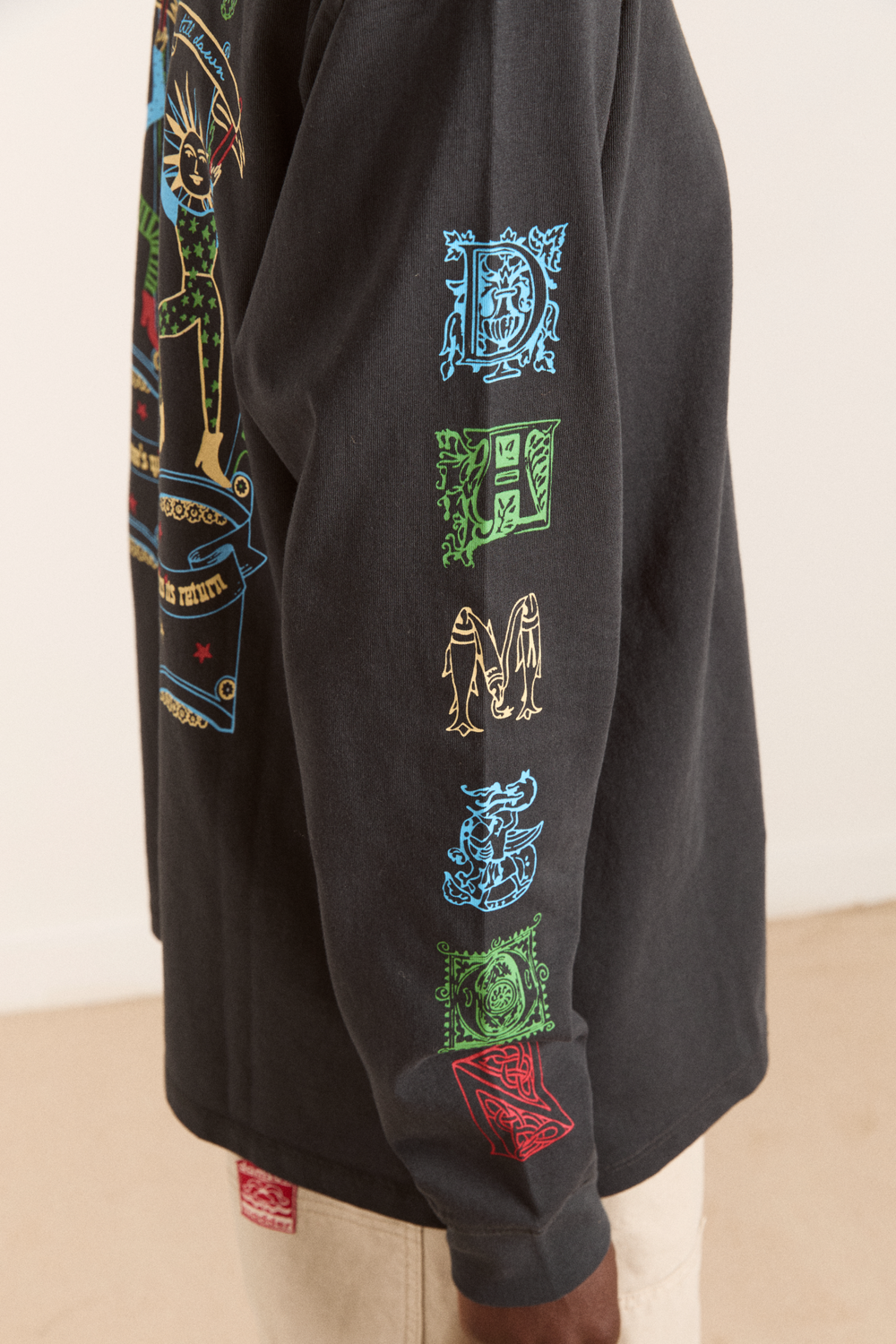 winter solstice long sleeve tee- charcoal