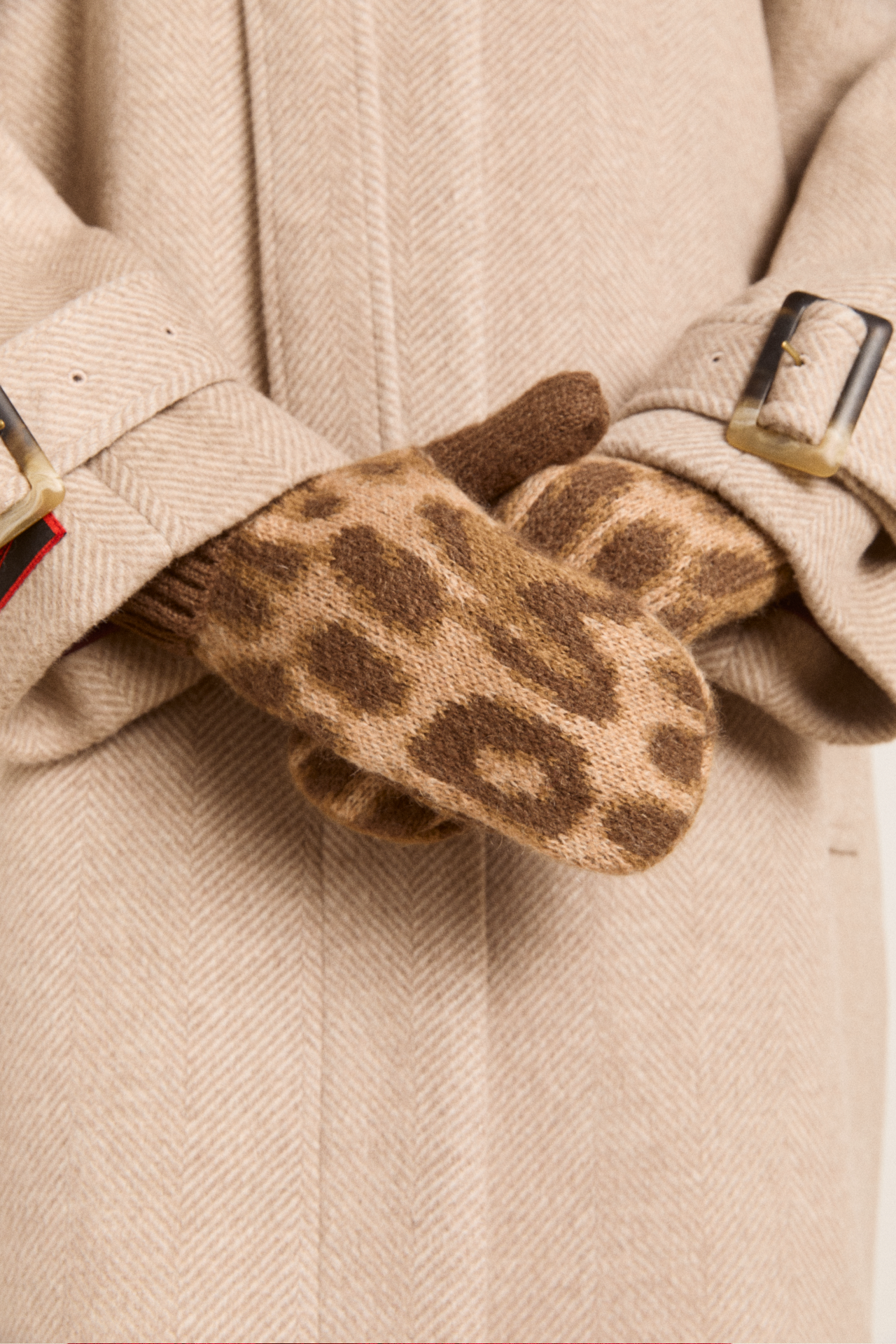 fluffy leopard mittens