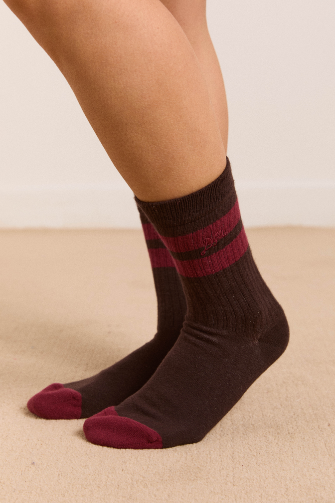 sporty calf length socks -choc and burg stripe