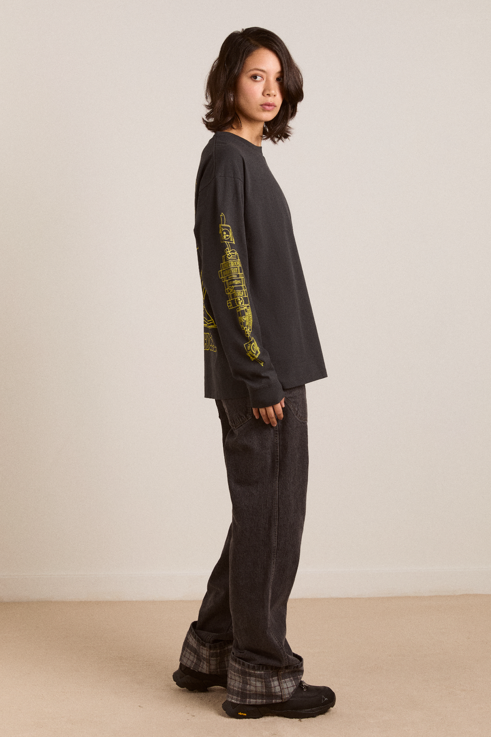 the reader ls tee - charcoal