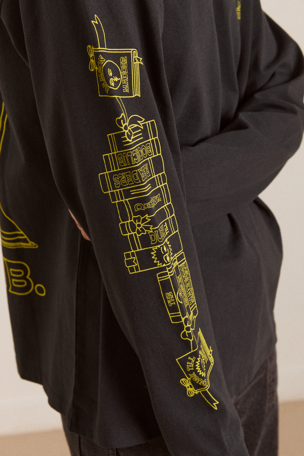 the reader ls tee - charcoal