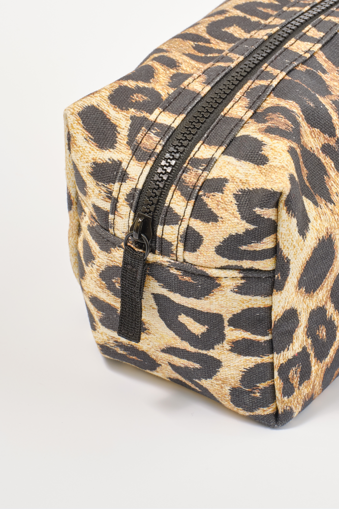 make up bag - leopard