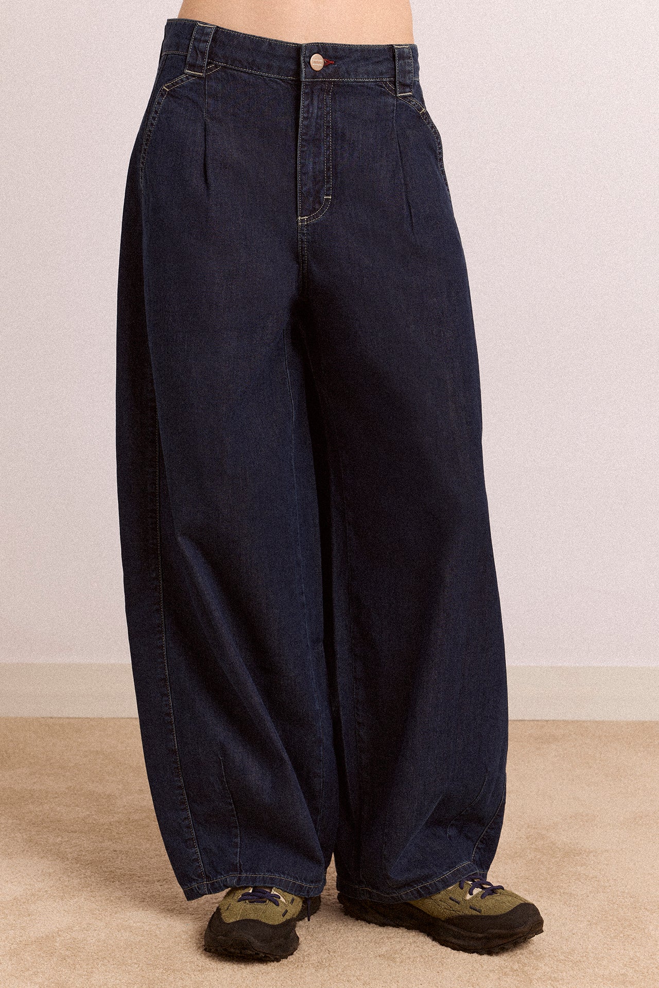 Erika Jean With Bag- Neptune Wash – Damson Madder