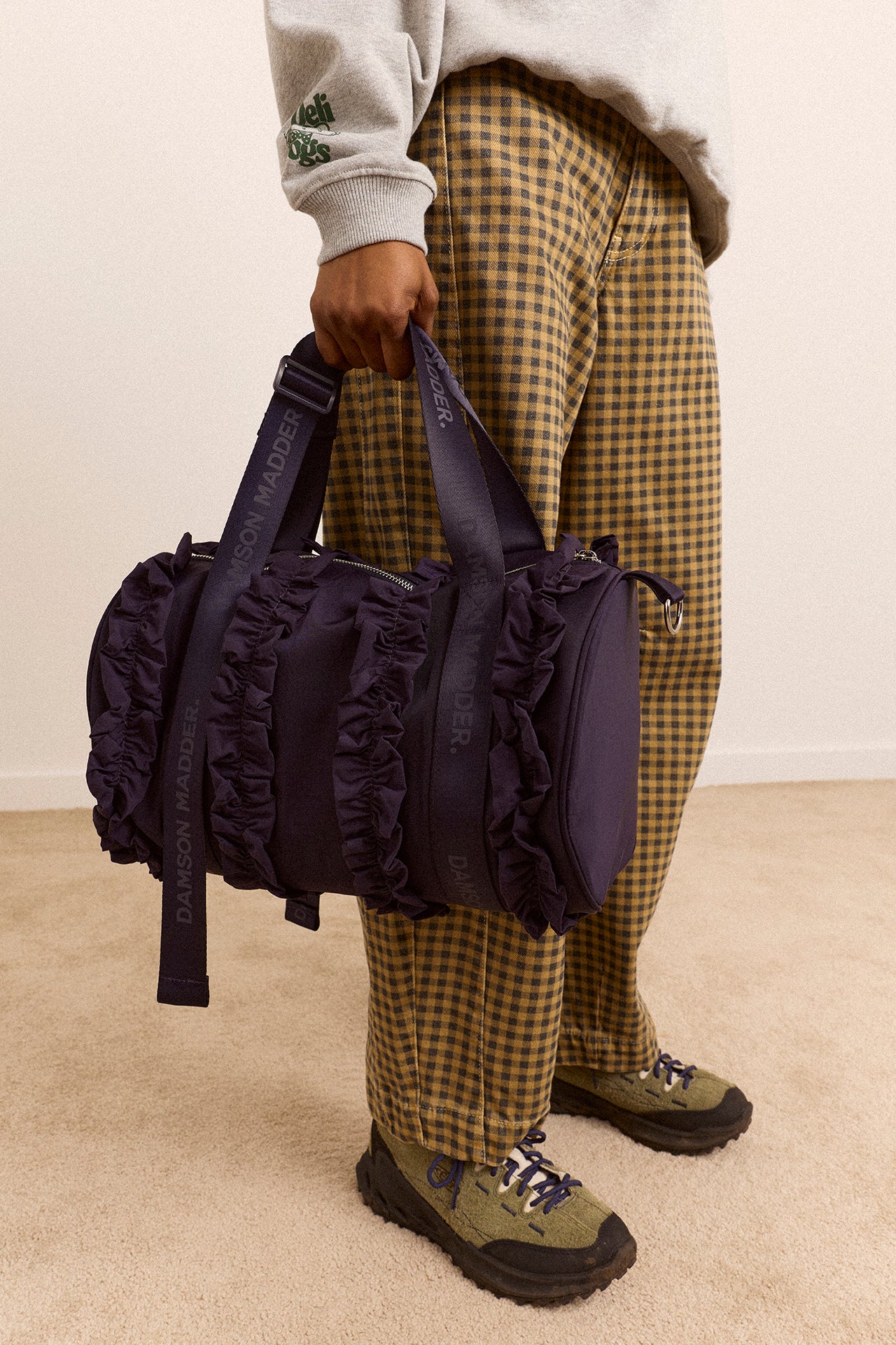 M*o様 ハーテイーBROOK BAG Brooke Frill Barrel Bag In Navy – Damson Madder