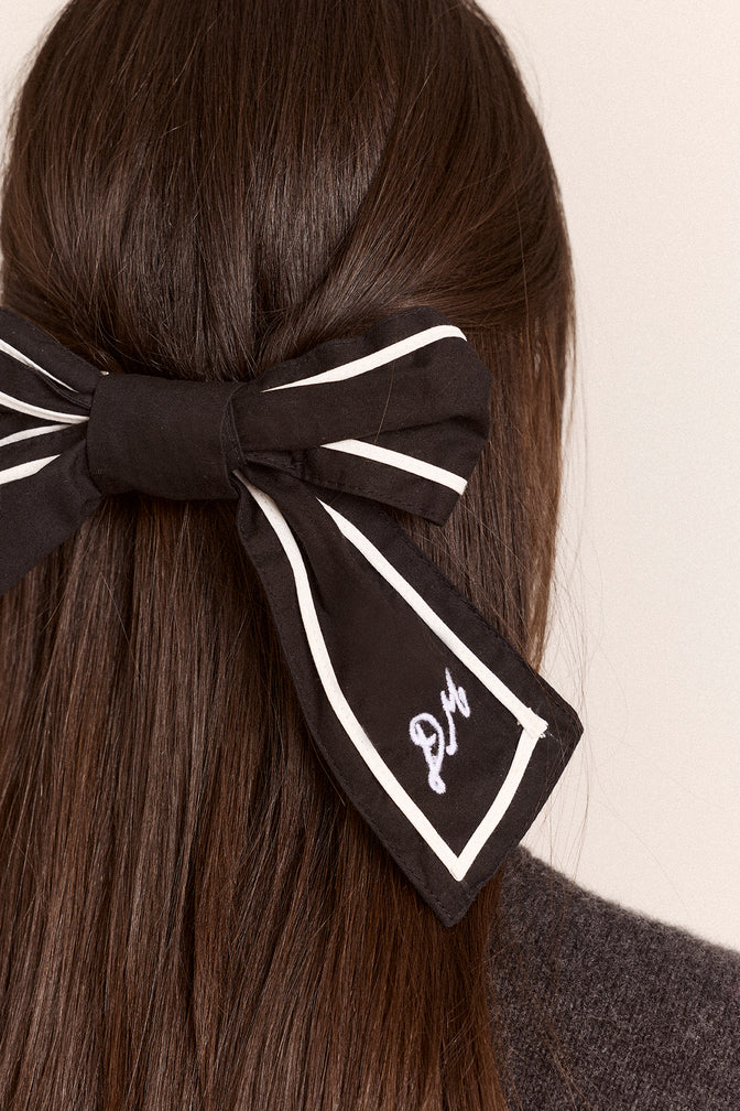 Sailor Bow Hairclip In Black