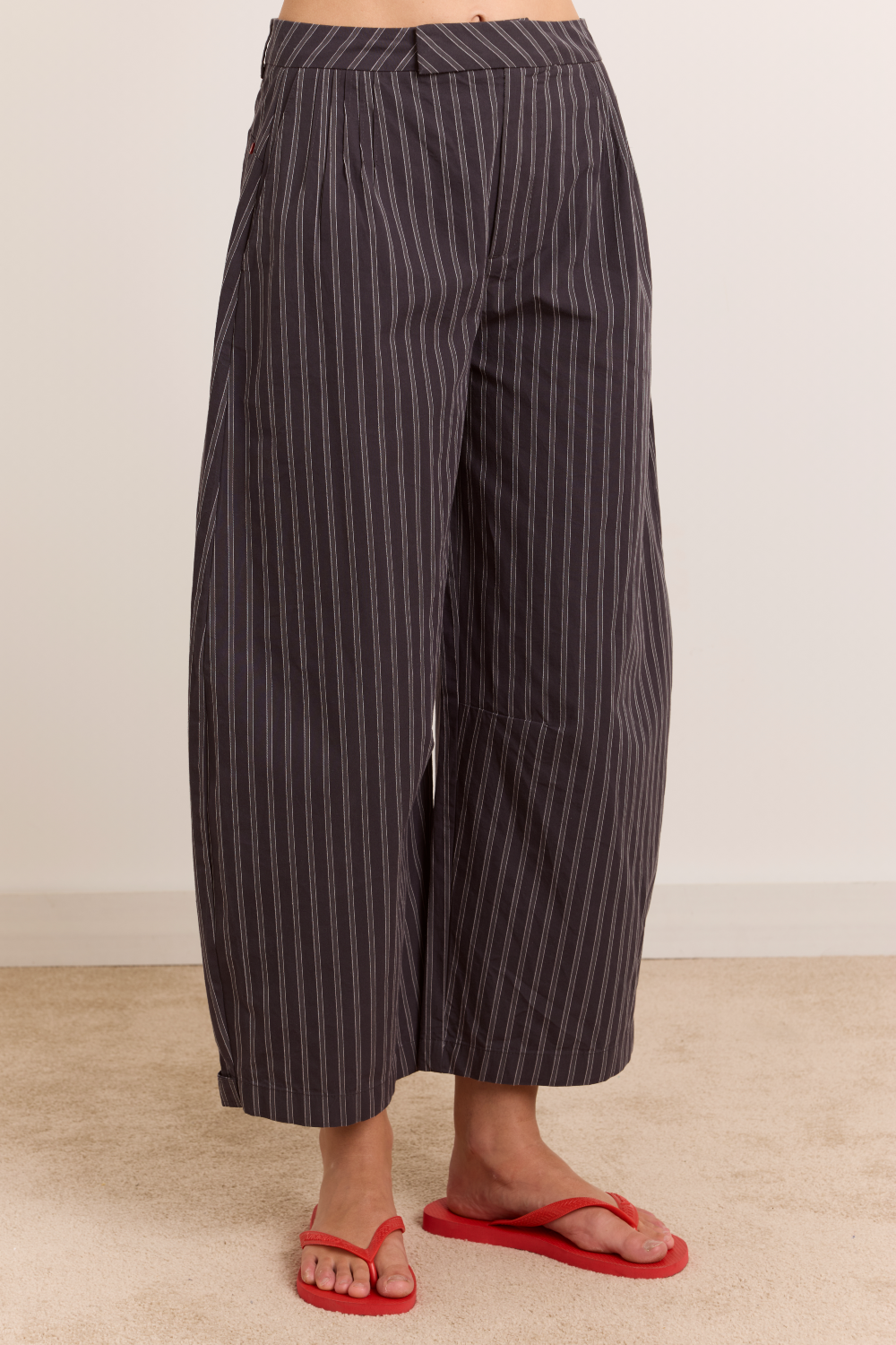 Safah Tailored Barrel Trouser - Charcoal