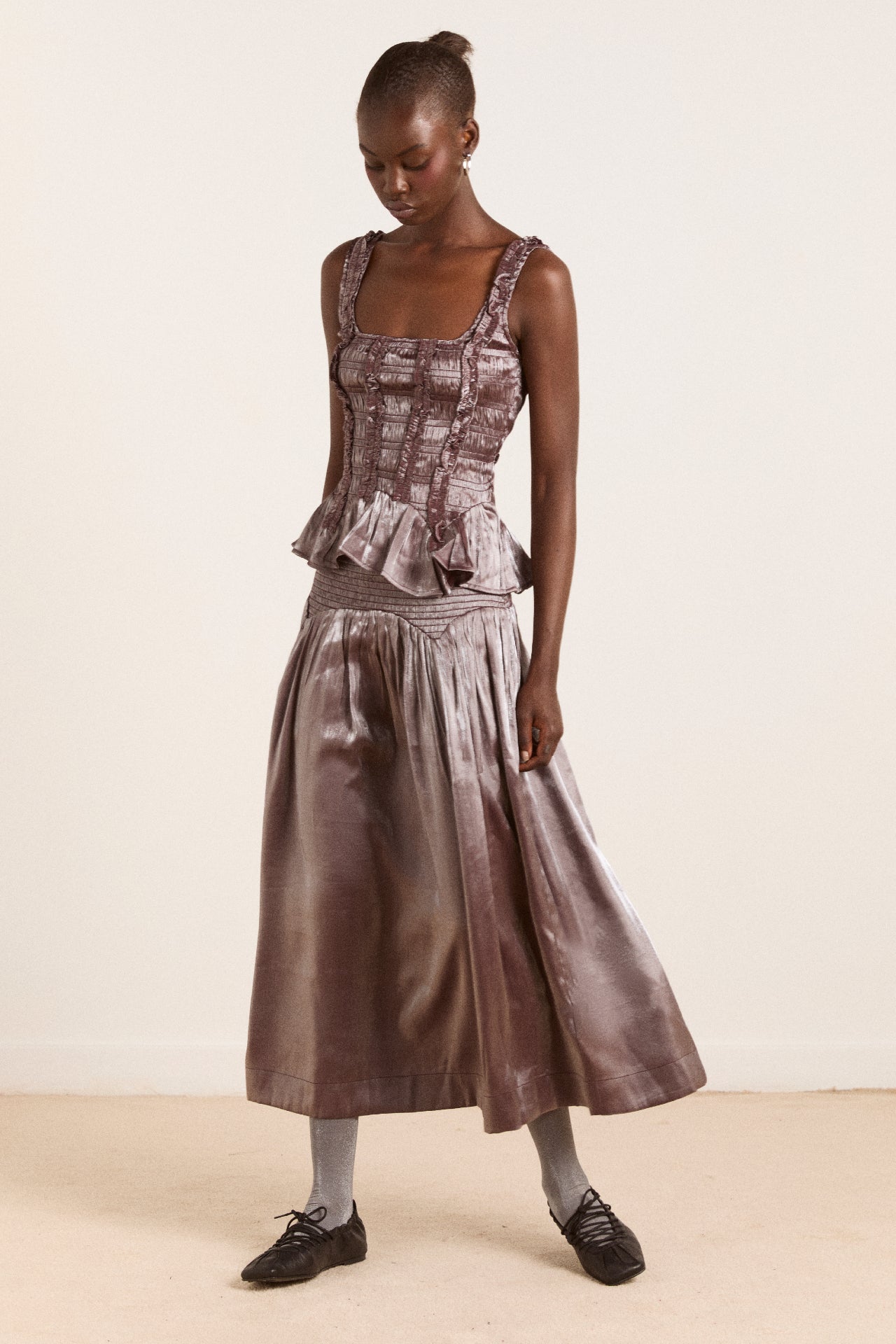 エムディア Layla Midi Skirt - Glass Satin – Damson Madder