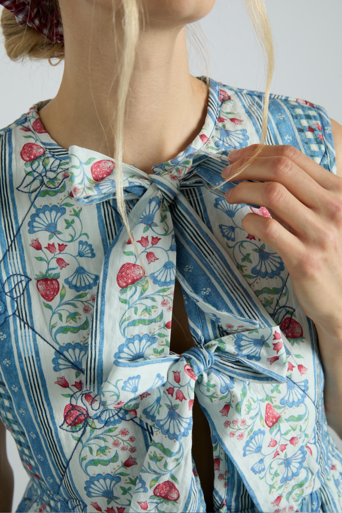 catrin gilet - wallpaper floral