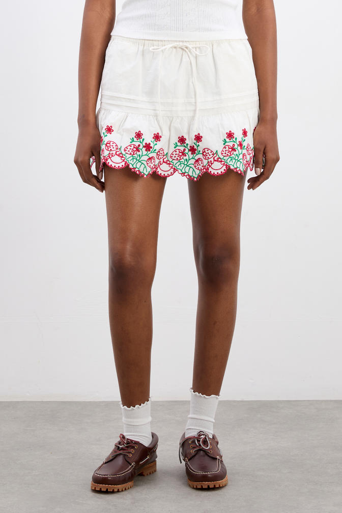 Andy Skort - Berry Embroidery