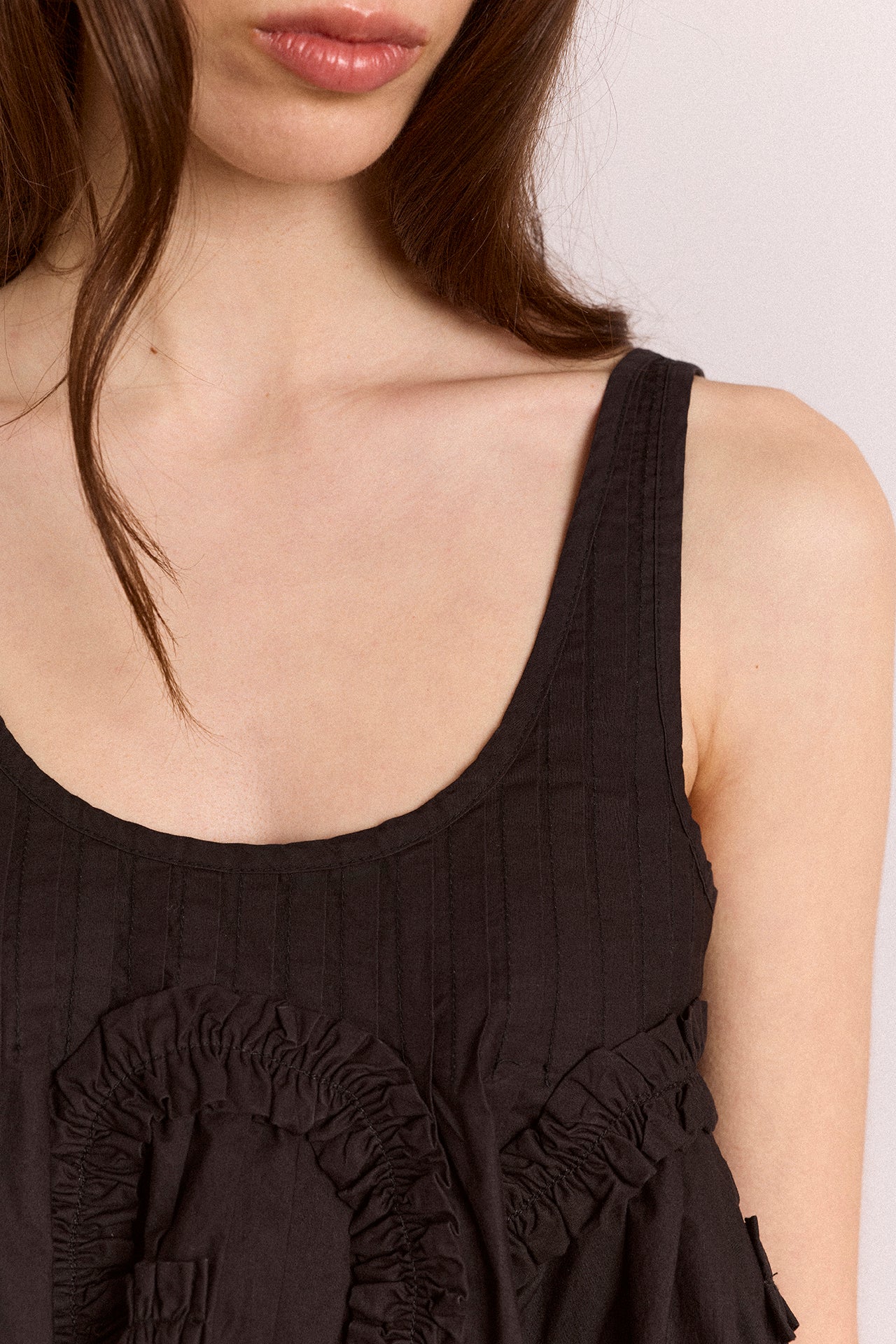 de maison 新品未開封 Dolce. Madder Damson – Black - Cami Ruffle Stella 黒 cami blossom トップス