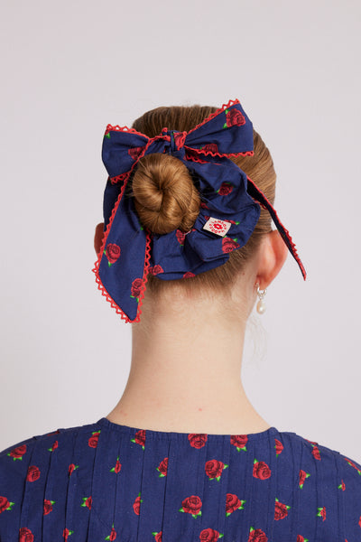 bow scrunchie in rose print