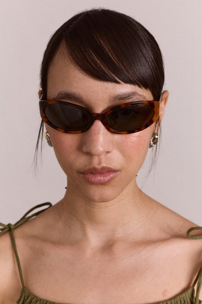 sporty wrap around sunglasses - tort