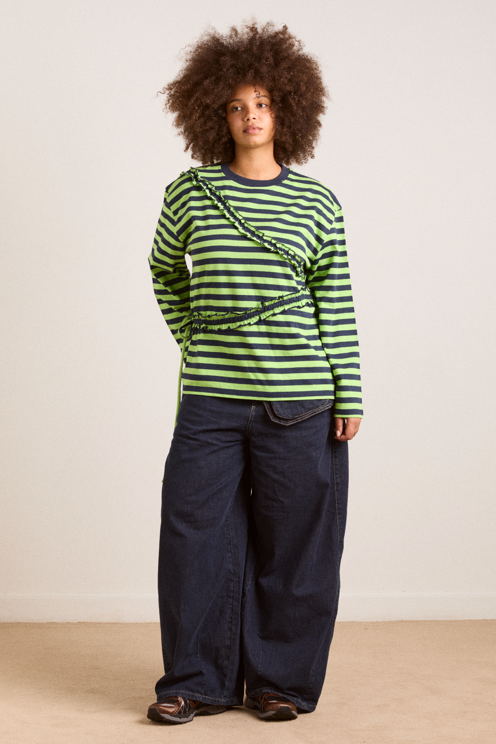 prudie ruffle tee - navy/lime