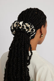 wiggle crochet scrunchie in white & black