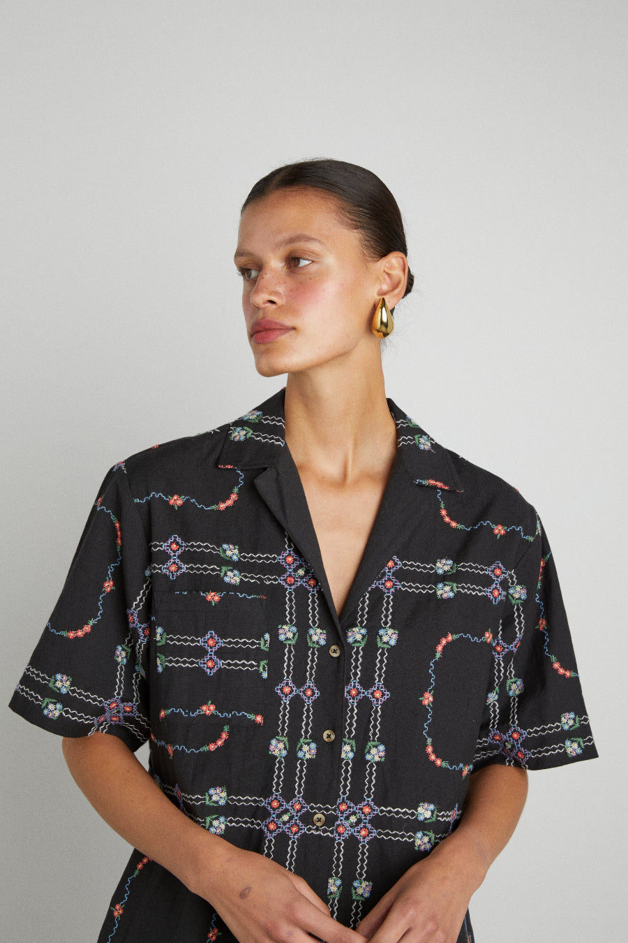 tablecloth embroidered shirt - black floral