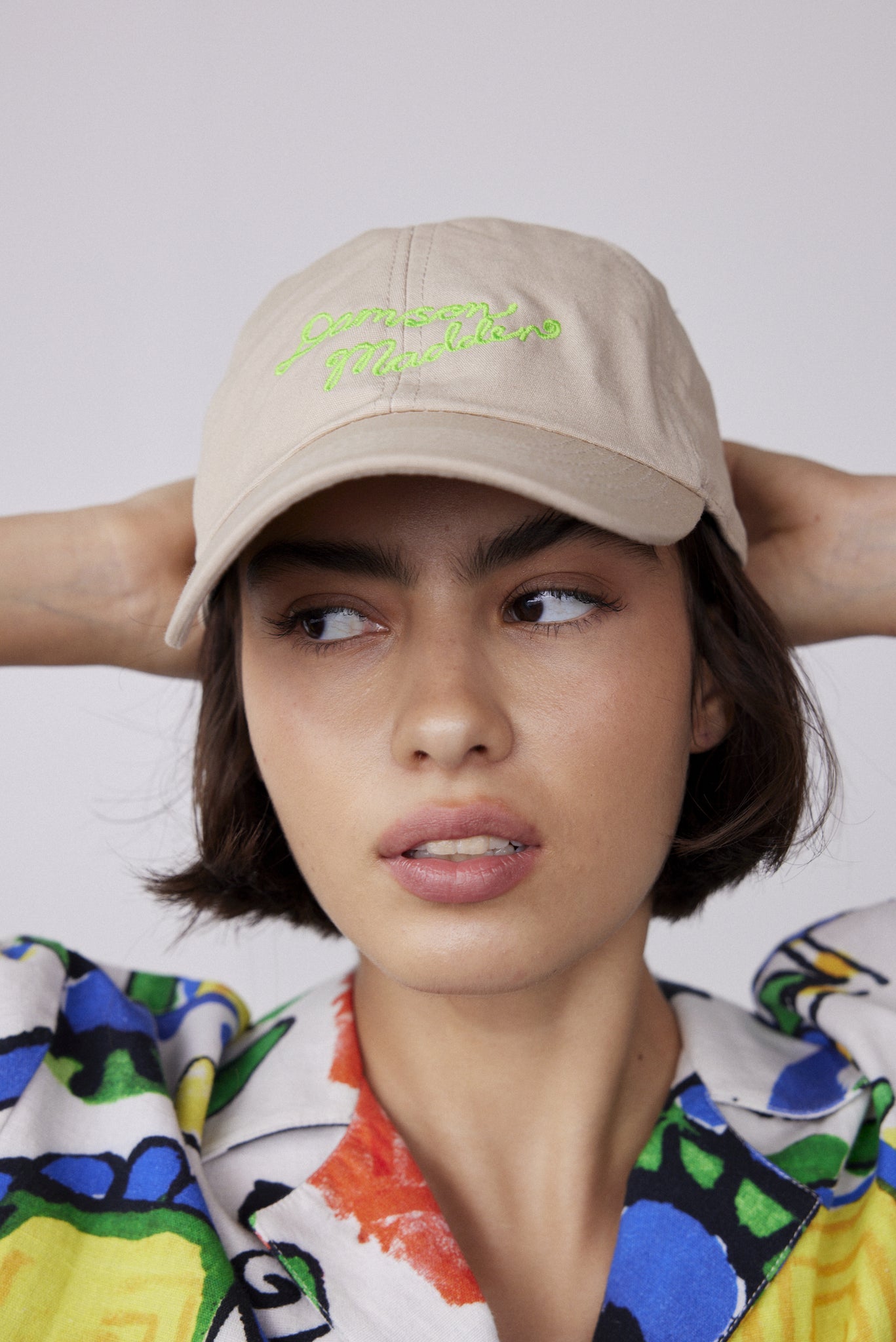 STONE EMBROIDERED CAP