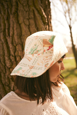 PADDED SUNHAT WITH POPPER IN TEA TOWL PRINT