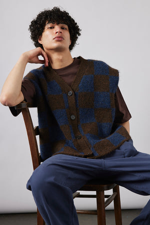 CHECKERBOARD KNITTED VEST x HARRY KIRTON